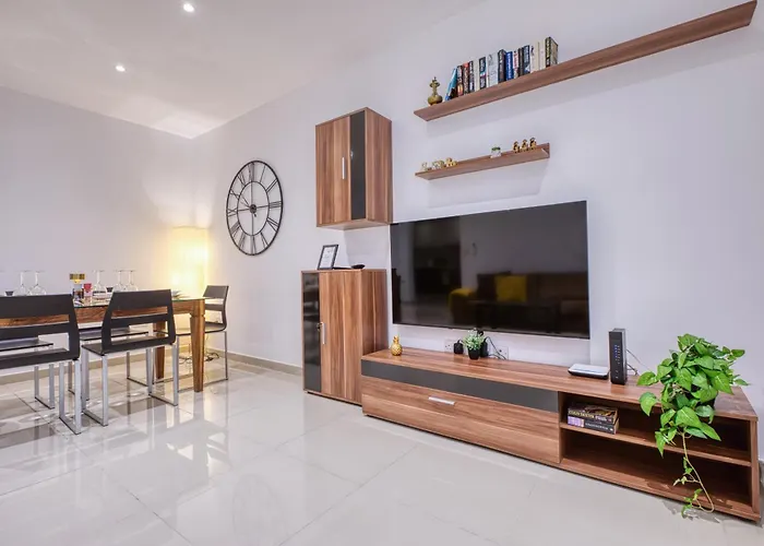 Spacious 3br Flat, Equipped Kitchen, Pool Table Apartament *