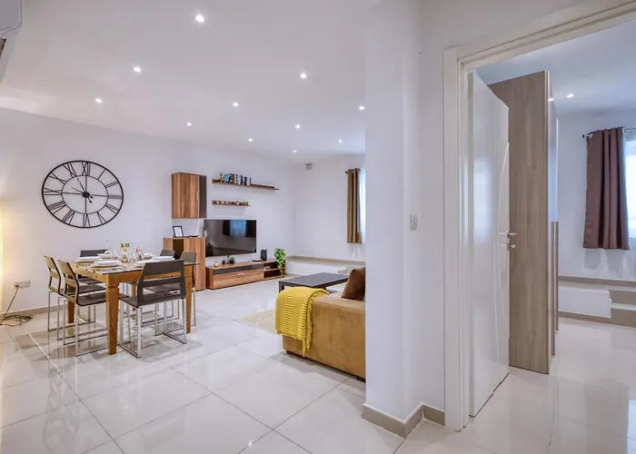 Spacious 3br Flat, Equipped Kitchen, Pool Table