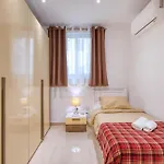 Apartman Spacious 3br Flat, Equipped Kitchen, Pool Table