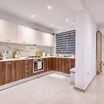 Apartman Spacious 3br Flat, Equipped Kitchen, Pool Table *