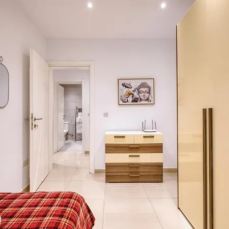 Spacious 3br Flat, Equipped Kitchen, Pool Table