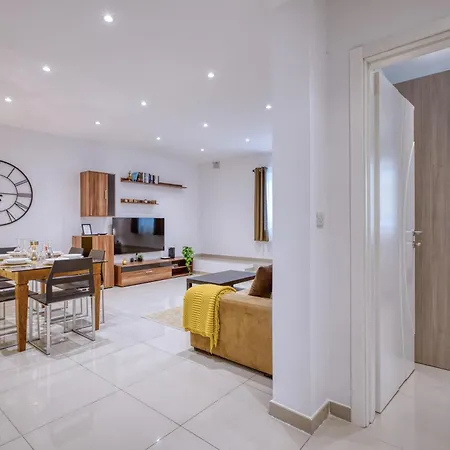 Spacious 3br Flat, Equipped Kitchen, Pool Table