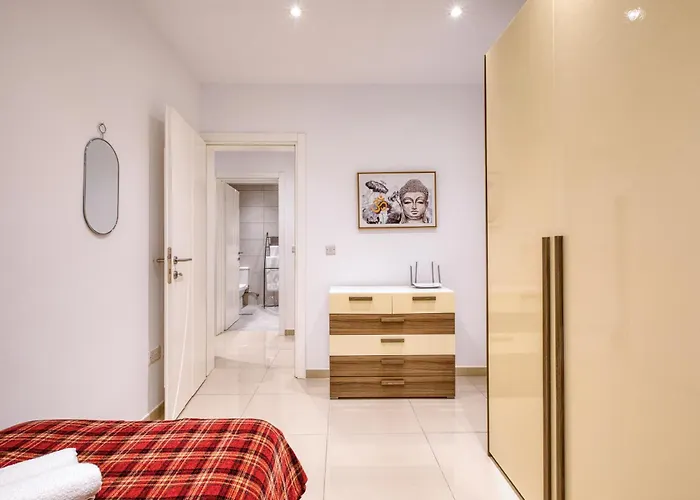 Spacious 3br Flat, Equipped Kitchen, Pool Table