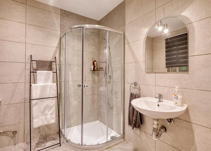 Spacious 3br Flat, Equipped Kitchen, Pool Table Appartement