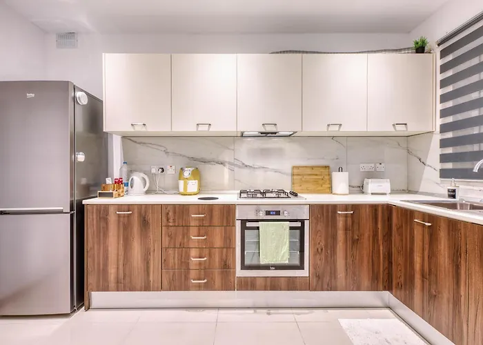 Spacious 3br Flat, Equipped Kitchen, Pool Table Apartment *