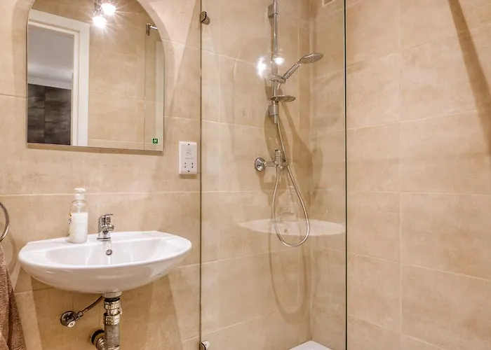 Spacious 3br Flat, Equipped Kitchen, Pool Table Appartement Ta Xbiex